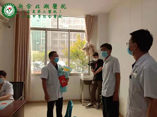 市卫健委领导走访慰问我院医务人员 — 喜迎医师节 慰问感人心