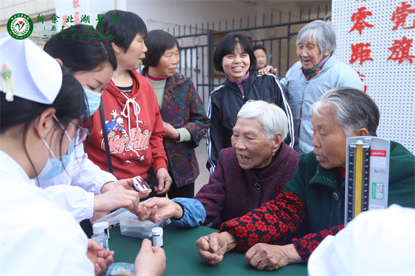 雷锋精神永流传，健康义诊在行动|我院妇产、肾内科赴虎山义诊