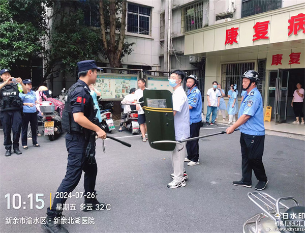 警医联动，共筑安全防线——我院成功举行反恐防暴应急演练